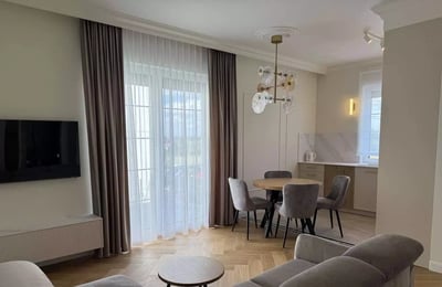 Alquiler a largo plazo de piso de 4 habitaciones 70 m² en una zona verde de Cracovia, Polonia