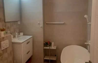 Долгосрочная аренда 2-комнатной квартиры 70 м², Констанца, Румыния