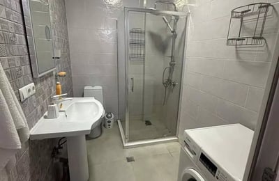 Alquiler a largo plazo de un piso 1+1, 55 m², en Batumi (Viejo Batumi), Georgia