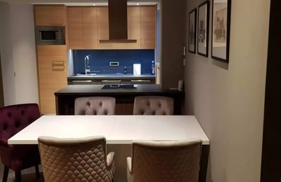 Alquiler a largo plazo de un piso de 3 habitaciones, 85 m², en el centro, Belgrado, Serbia