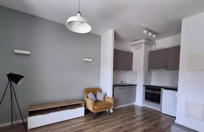 Alquiler a largo plazo de un estudio, 29 m², Cracovia, Polonia