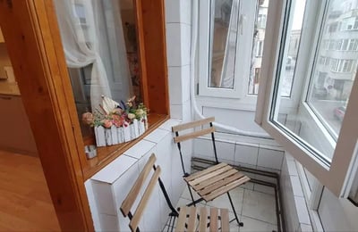 Location longue durée d’un appartement de 3 pièces, 64 m², dans le quartier du Vieux-Port, Constanța, Roumanie