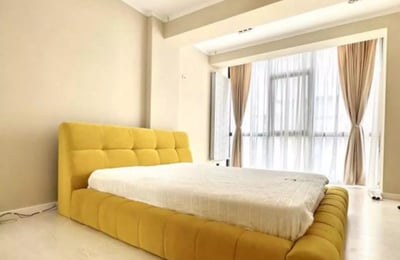 Alquiler a largo plazo de un piso de 3 habitaciones, 120 m², en el distrito de Mamaia, Constanza, Rumanía