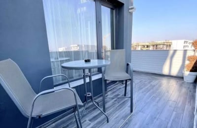 Alquiler a largo plazo de un piso de 3 habitaciones, 120 m², en el distrito de Mamaia, Constanza, Rumanía