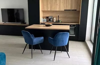 Location longue durée d’un appartement de 3 pièces, 70 m², dans le quartier de Mamaia, Constanța, Roumanie