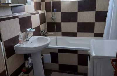 Location longue durée d’un appartement 2 pièces, 65 m², dans le quartier Faleza Nord, Constanța, Roumanie