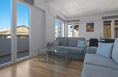 Langfristige Vermietung einer 3-Schlafzimmer-Wohnung, 150 m², in Alicante, Spanien