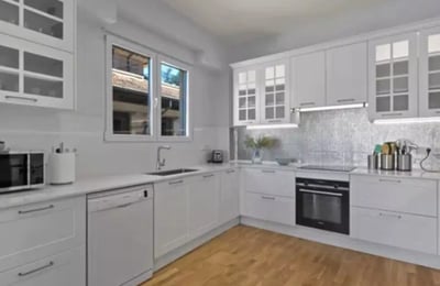 Langfristige Vermietung einer 3-Schlafzimmer-Wohnung, 150 m², in Alicante, Spanien