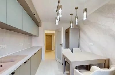 Location longue durée d’un appartement de 3 pièces, 70 m², dans le quartier Faleza Nord, Constanța, Roumanie