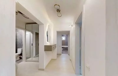 Location longue durée d’un appartement de 3 pièces, 70 m², dans le quartier Faleza Nord, Constanța, Roumanie