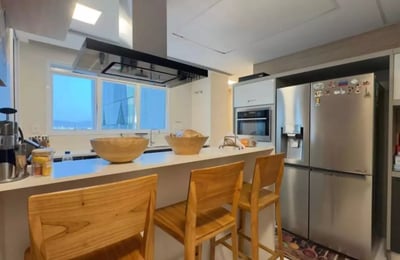 Location longue durée d’un appartement de 4 chambres, 266 m², dans le quartier Barra da Tijuca, Rio de Janeiro, Brésil
