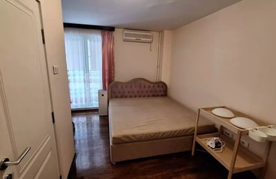 Alquiler a largo plazo de un piso de 4 habitaciones 130 m², en Nuevo Belgrado, Serbia