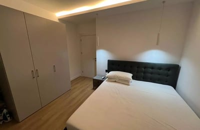 Location longue durée d’un appartement de 3 pièces, 90 m², quartier Mamaia, Constanța, Roumanie