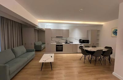 Location longue durée d’un appartement de 3 pièces, 90 m², quartier Mamaia, Constanța, Roumanie