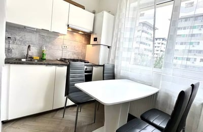 Alquiler a largo plazo de un piso de 2 habitaciones, 50 m², distrito Kiajna, Bucarest, Rumanía