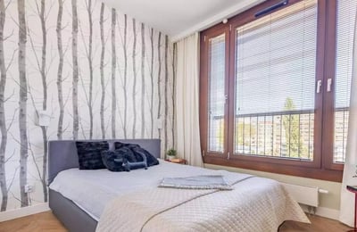 Alquiler a largo plazo de un piso de 3 habitaciones, 63 m², Wola, Varsovia, Polonia