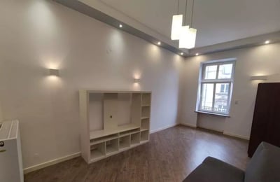 Long-term rental of a 1-room apartment in Kazimierz district, Kraków, Poland