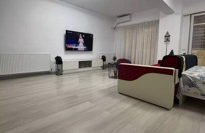 Alquiler a largo plazo de un piso de 2 habitaciones, 60 m², Constanza, Rumanía