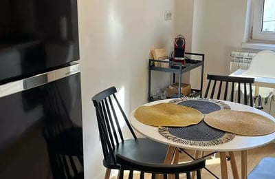 Alquiler a largo plazo de un piso de 2 habitaciones, 55 m², en el distrito City Center, Constanza, Rumanía