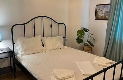 Alquiler a largo plazo de un piso de 2 habitaciones, 55 m², en el distrito City Center, Constanza, Rumanía