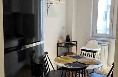 Alquiler a largo plazo de un piso de 2 habitaciones, 55 m², en el distrito City Center, Constanza, Rumanía