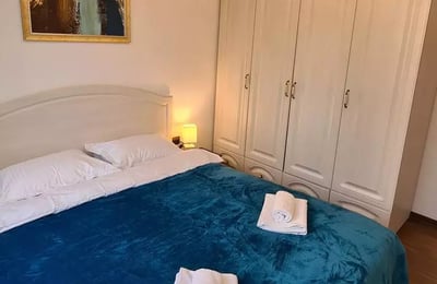 Alquiler a largo plazo de un piso de 2 habitaciones, 60 m², en el distrito Old Center, Constanza, Rumanía