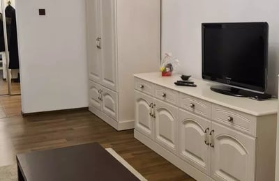 Alquiler a largo plazo de un piso de 2 habitaciones, 60 m², en el distrito Old Center, Constanza, Rumanía