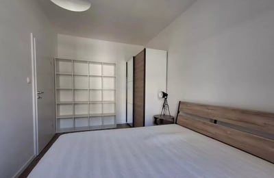 Location longue durée d’un appartement de 2 pièces, 44 m², à Stare Miasto, Cracovie, Pologne