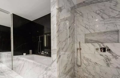 Long-term rental of an apartment, 236 m², in Śródmieście district, Warsaw, Poland