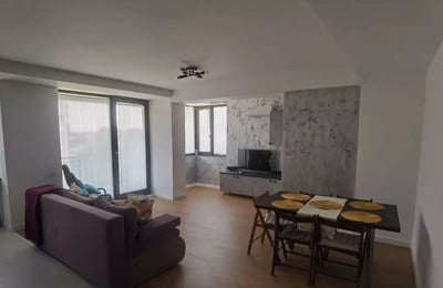 Location longue durée d’un appartement de 2 pièces, 73 m², Constanța, Roumanie