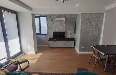 Location longue durée d’un appartement de 2 pièces, 73 m², Constanța, Roumanie