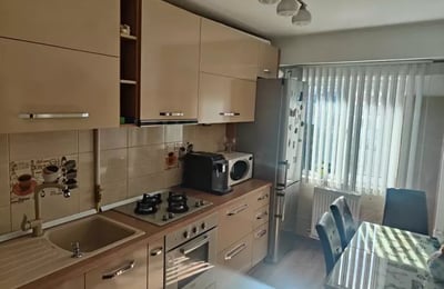 Location longue durée d’un appartement de 2 pièces, 54 m², à Casa de Cultură, Constanța, Roumanie