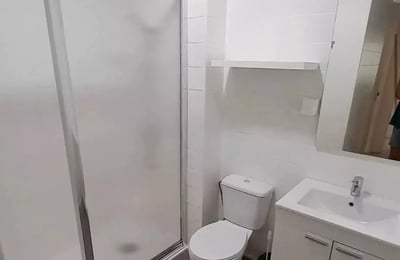 Langzeitmiete einer 3-Schlafzimmer-Wohnung, 90 m², in Alicante, Spanien