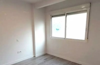 Langzeitmiete einer 3-Schlafzimmer-Wohnung, 90 m², in Alicante, Spanien