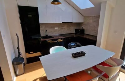 Alquiler a largo plazo de un piso de 3 habitaciones, 67 m², en el centro de la ciudad, Belgrado, Serbia