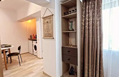 Alquiler a largo plazo de un apartamento tipo estudio, 41 m², en Casa de Cultură, Constanza, Rumanía