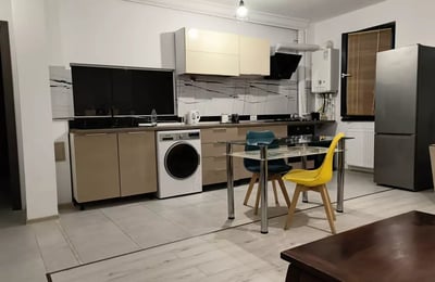 Langzeitmiete einer 3-Zimmer-Wohnung, 90 m², in Tomis Plus, Constanța, Rumänien