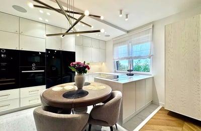 Location longue durée d’un appartement de 4 pièces, 90 m², à Cracovie, Pologne