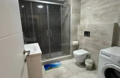 Alquiler a largo plazo de un apartamento de 3 habitaciones, 70 m², en Constanza, Rumanía