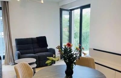 Alquiler a largo plazo de un apartamento de 3 habitaciones, 60 m², en Dębniki – Zakrzówek, Cracovia, Polonia