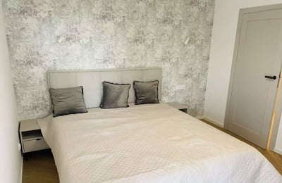 Alquiler a largo plazo de un apartamento de 3 habitaciones, 60 m², en Dębniki – Zakrzówek, Cracovia, Polonia