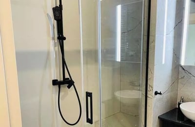 Alquiler a largo plazo de un apartamento de 3 habitaciones, 60 m², en Dębniki – Zakrzówek, Cracovia, Polonia