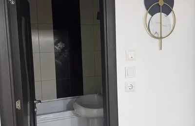 Alquiler a largo plazo de un apartamento de 3 habitaciones, 78 m², Constanza, Rumanía