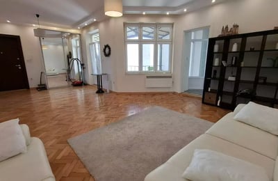 Alquiler a largo plazo de un apartamento de 4 habitaciones, 103 m², en Belgrado, Serbia