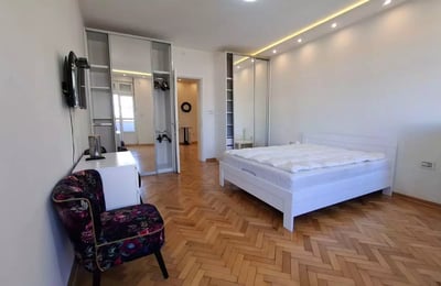 Alquiler a largo plazo de un apartamento de 4 habitaciones, 103 m², en Belgrado, Serbia
