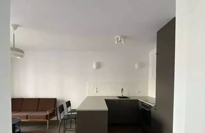 Alquiler a largo plazo de un apartamento de 3 habitaciones, 53 m², en Podgórze, Cracovia, Polonia