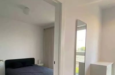 Alquiler a largo plazo de un apartamento de 3 habitaciones, 53 m², en Podgórze, Cracovia, Polonia