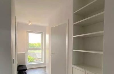 Alquiler a largo plazo de un apartamento de 3 habitaciones, 53 m², en Podgórze, Cracovia, Polonia