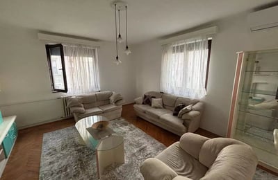Alquiler a largo plazo de un apartamento de 3 habitaciones, 79 m², en Belgrado, Serbia
