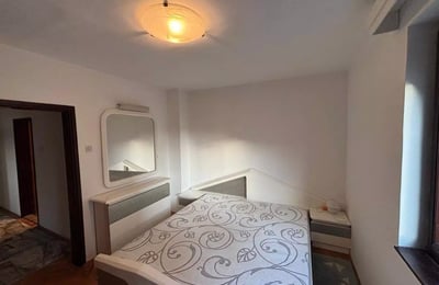Alquiler a largo plazo de un apartamento de 3 habitaciones, 79 m², en Belgrado, Serbia